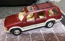 Ford Explorer Diecast Model Car 1/24 Scale Maisto Red And Cream GOOD CONDITION