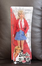 Mia RBD REBELDE 2024 Barbie bambola in uniforme scolastica Elite Way NUOVO