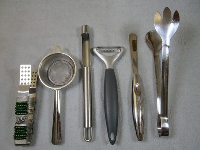 6 schöne Vintage Küchenutensilien inklusive - Apfelentkerner Zange, Cuisipro Schäler