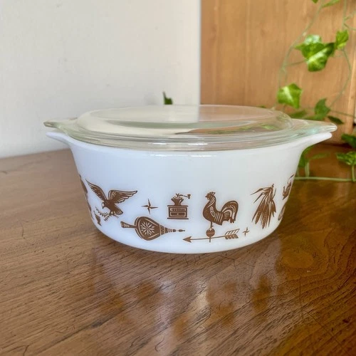 #472 Vintage PYREX Americana Pattern White & Brown Bowl 1.5 Pint with Lid MCM
