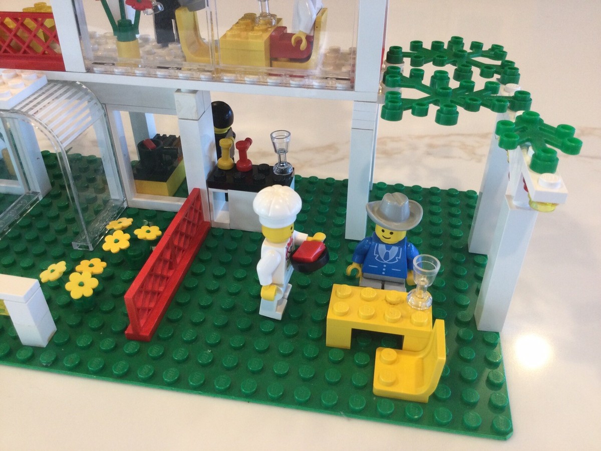 LEGO Legend Set #10037 / Breezeway Cafe #6376 / COMPLETE LEGO Legend Set #10037 / Breezeway Cafe #6376 / COMPLETE