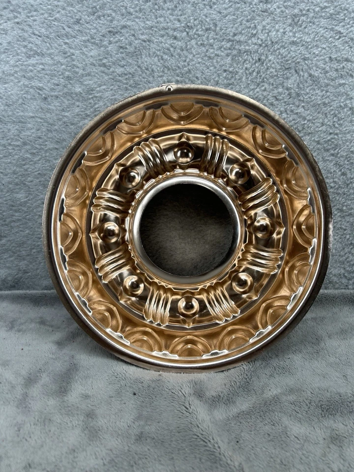 Vintage MCM Round Fruitcake Wreath Design Copper Jello Mold - Image 2 of 4