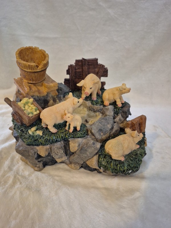 Berkeley Designs Mother Pig & Piglets Decorative Battery Powered Water Feature