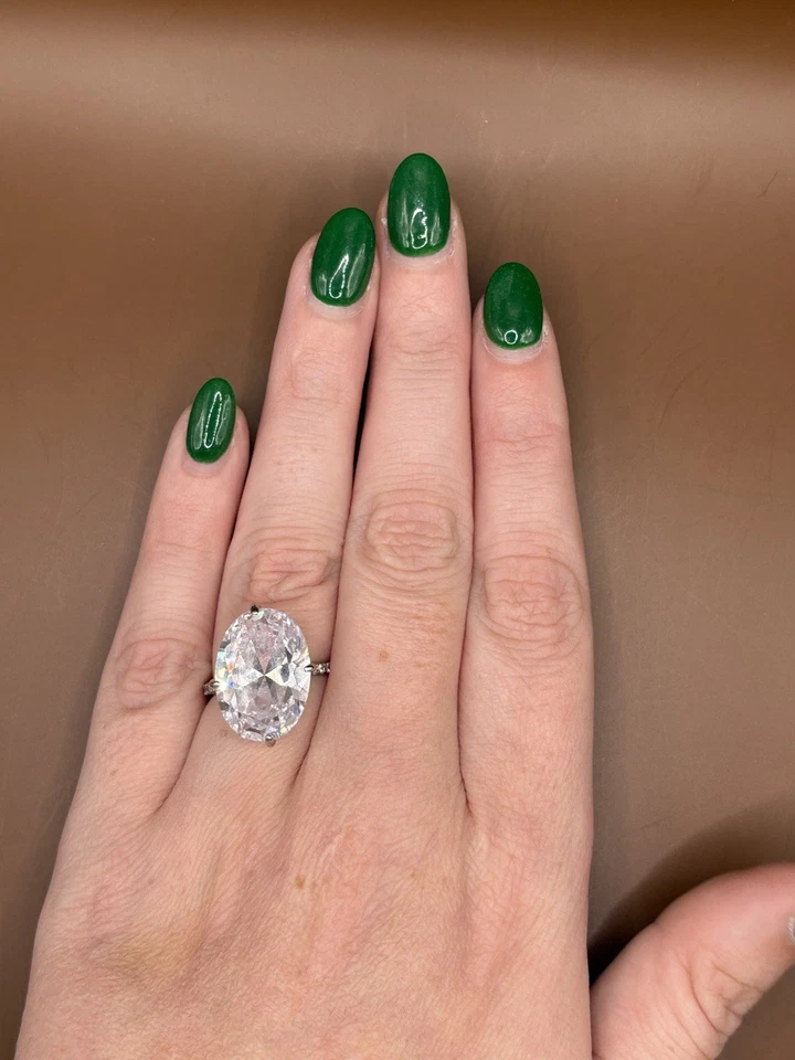 Enorme anillo de cóctel ovalado circonita cúbica - tono plata - talla 8 - anillo llamativo Foto 3 de 4