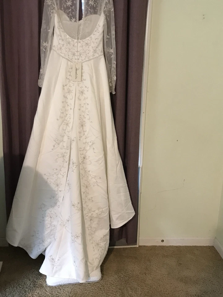 Vestido de novia Demintinos talla 12 marfil nunca usado Foto 2 de 4