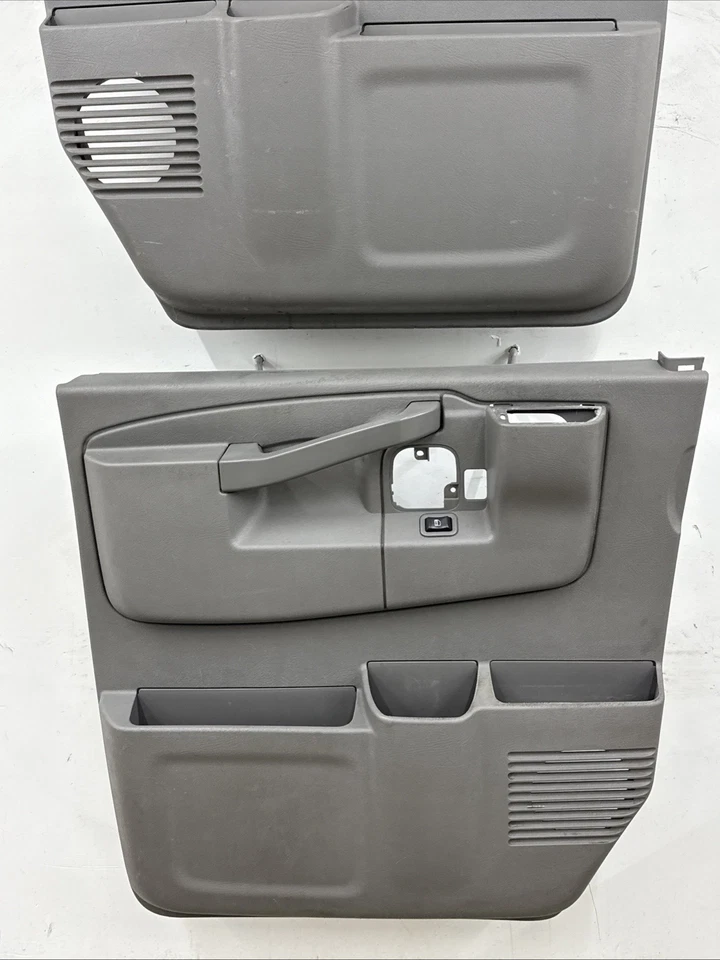 Chevy Express GMC Savana 2500 3500 2016-2024 juego de paneles de puerta gris OEM Foto 2 de 4