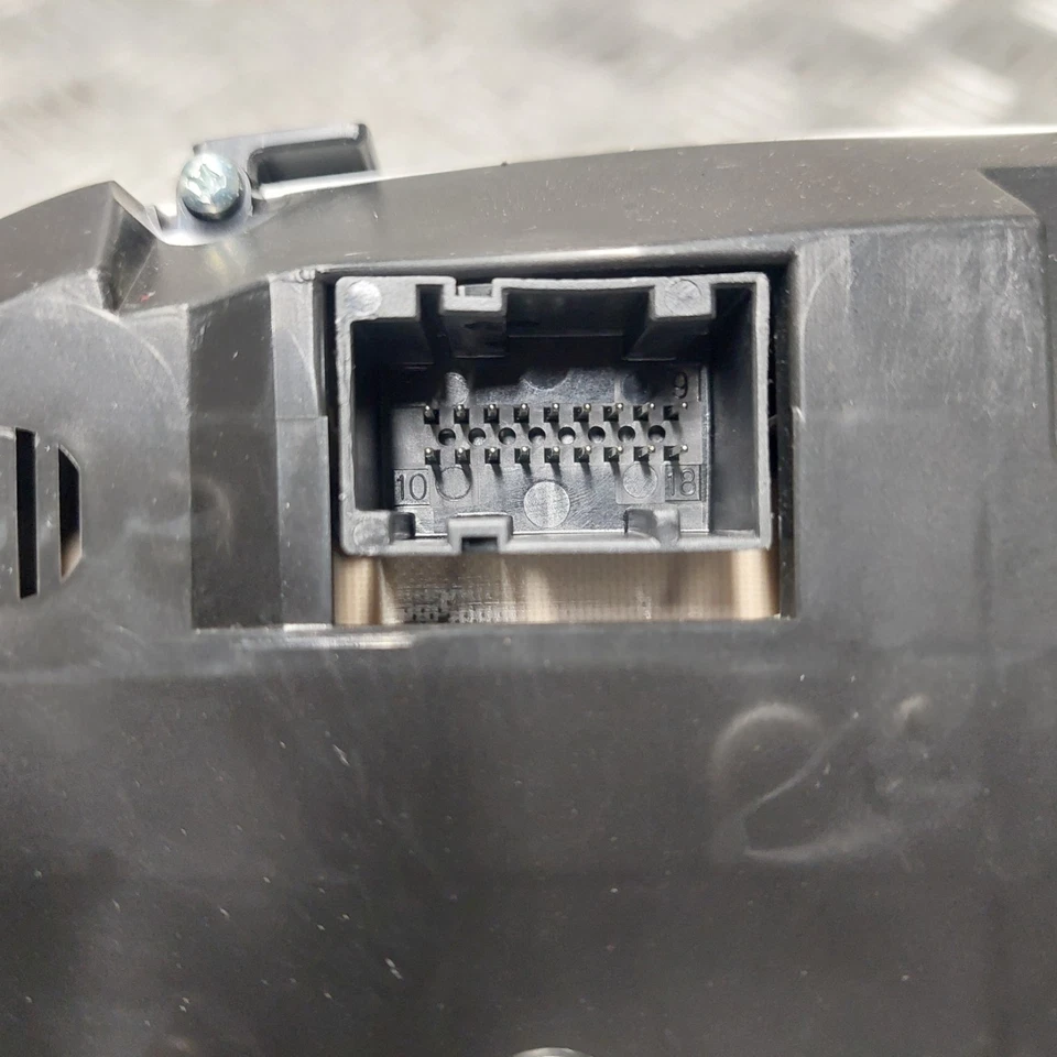 Fiat Grande Punto MK3 2007 1.2 petrol ignition barrel key transponder engine ecu - Image 4 of 4