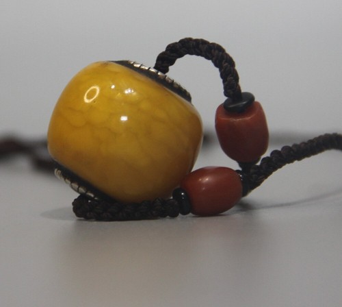 Real Tibet Vintage Old Buddhist Noble Jewelry Gem Amber Mila Bead Pendant Amulet
