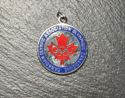 CANADIAN OLYMPIC ASSOCIATION OLYMPIC CANADIENNE ROUND PENDANT E893