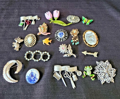 Vintage Costume Jewelry Brooch Pin Misc. Lot 18 Piece Various Sizes & Shapes
