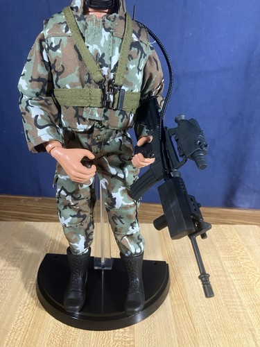 1999 GI JOE Then & Now - Modellino Land Warrior con supporto - scala 1/6 - Foto 3 di 8