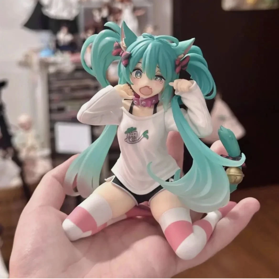 Hatsune Miku Desktop Cute figure with cat ears t shirt ver. TAITO 2024