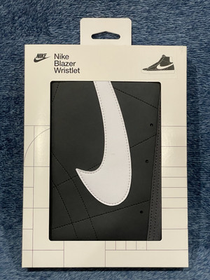 Nike Blazer Wristlet Black & White Zippered Clutch NWT NEW N-100-9949-091