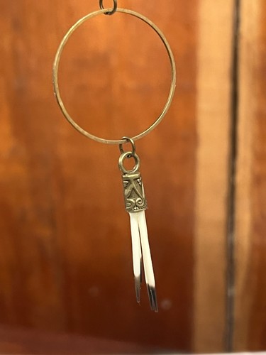 VTG Earrings Brass Dangle Hoop Porcupine Quills Beth Dutton Yellowstone - Picture 8 of 10