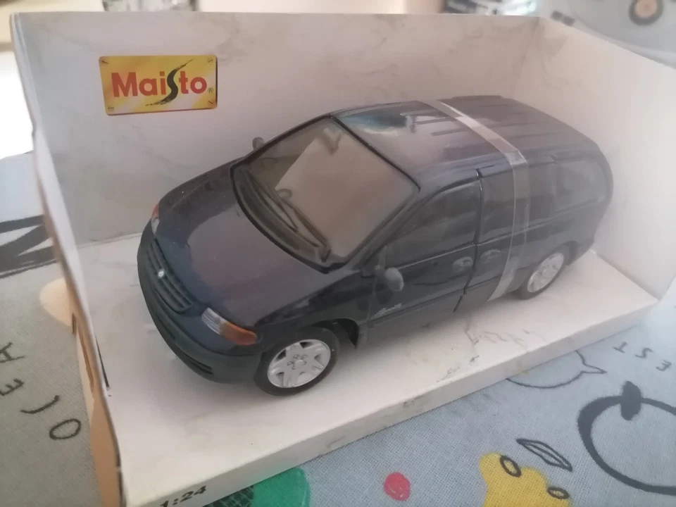 Plymouth Voyager (1996) Scala 1/24 - Immagine 2 di 4