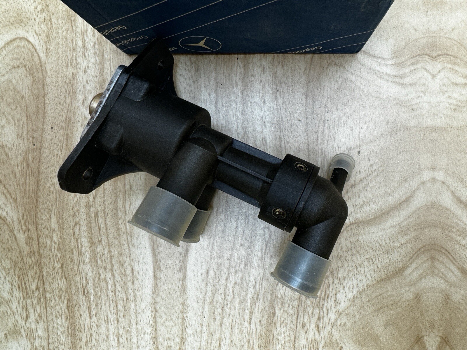 MERCEDES BENZ W126 Heater Water Control Valve 0008303784 for sale  