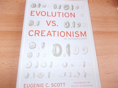 Scott, Eugenie C. EVOLUTION VS. CREATIONISM - AN INTRODUCTION Paperback BOOK