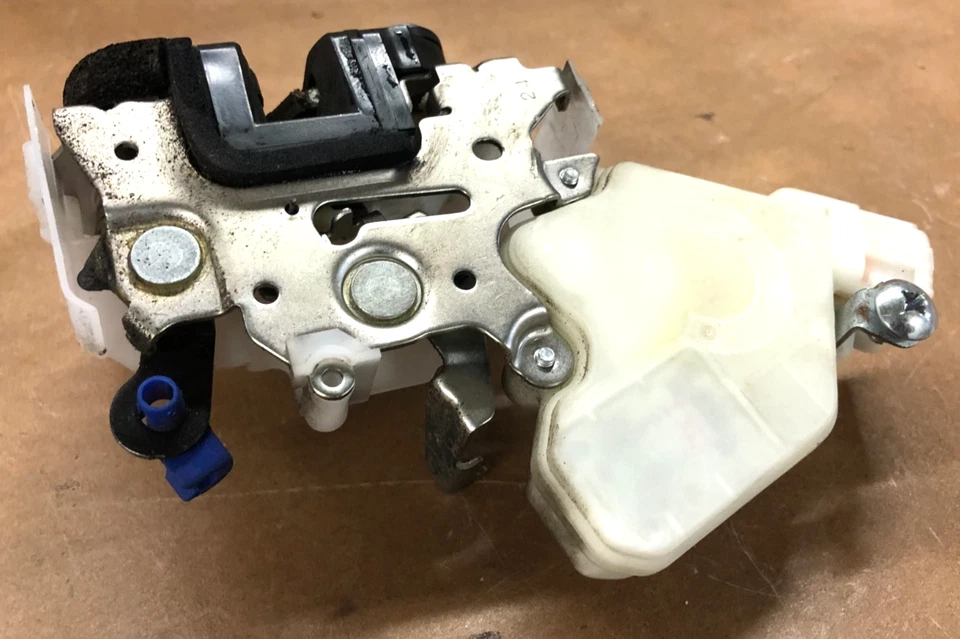 Actuador de pestillo de puerta levadiza Suzuki Grand Vitara 2012 2006-2012 Foto 3 de 4