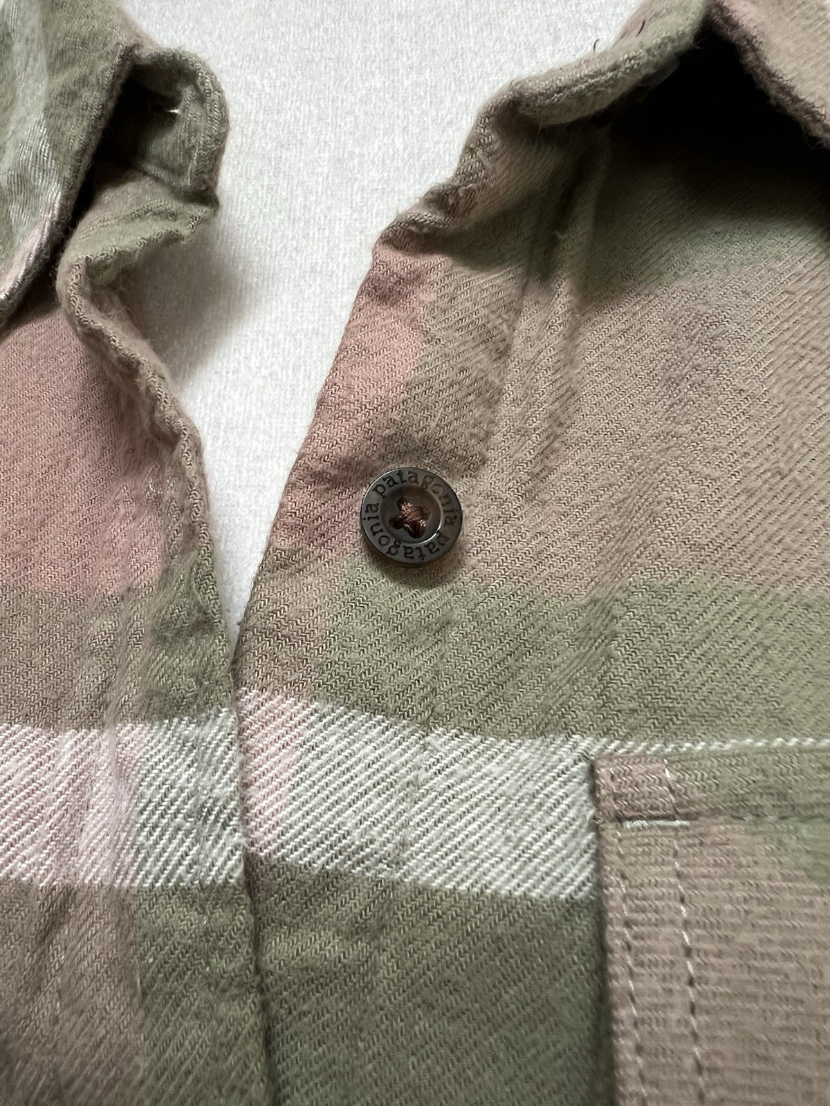 Patagonia Women's Long-Sleeved Organic Cotton Flannel Shirt Sz. M Moss Green thumbnail 5