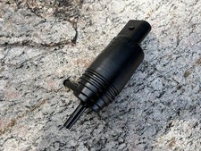 Original Waschwasserpumpe f�r BMW E38 / E39 / E46 / E60 / E61 / E65  8377612