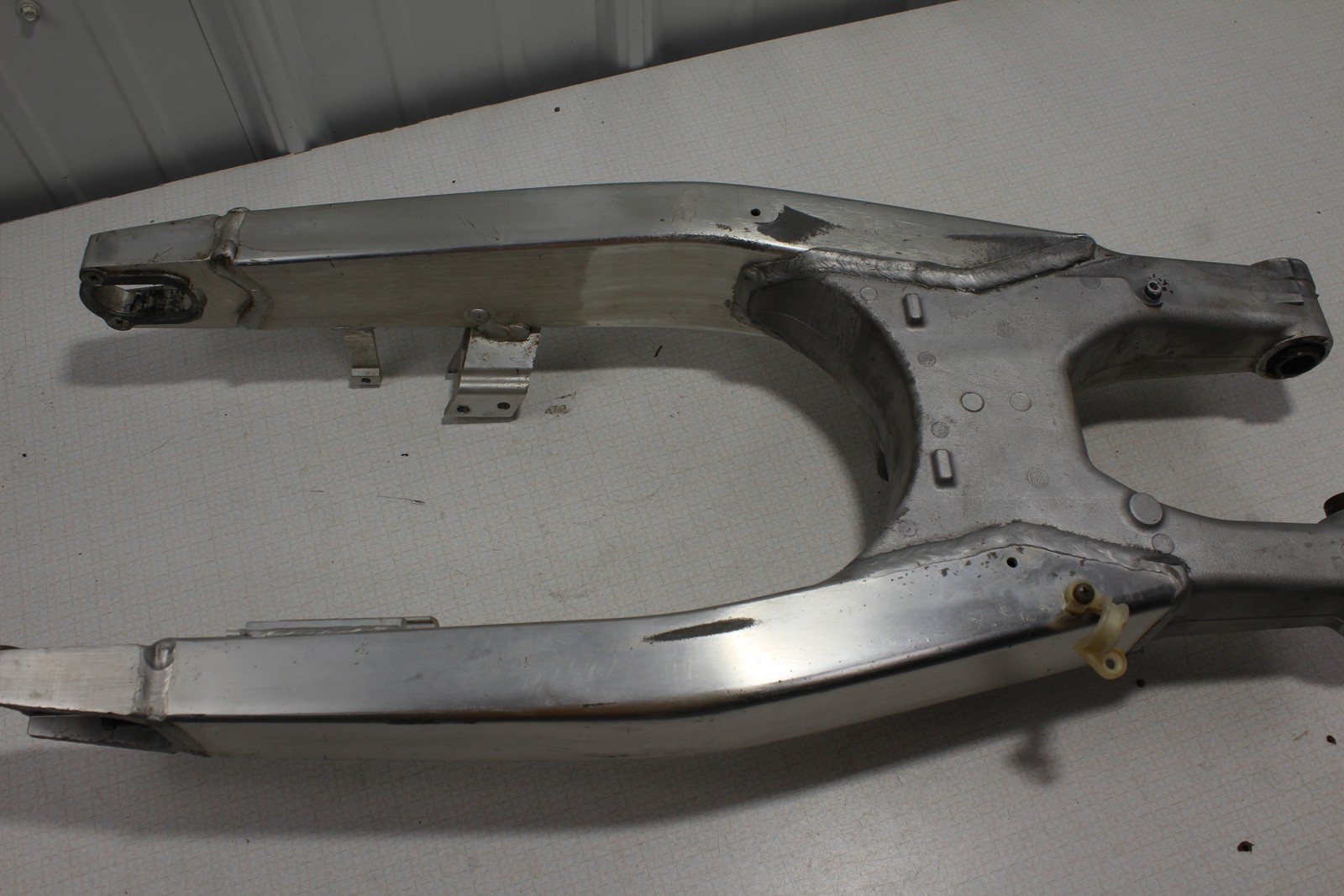 05 HONDA CRF250R SWINGARM SWING ARM SUSPENSION 52200-KRN-710