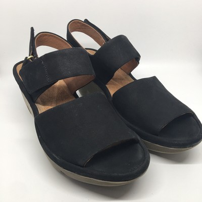 clarks artisan sandals discontinued