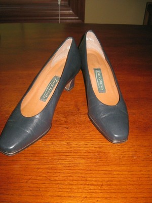 easy spirit navy pumps