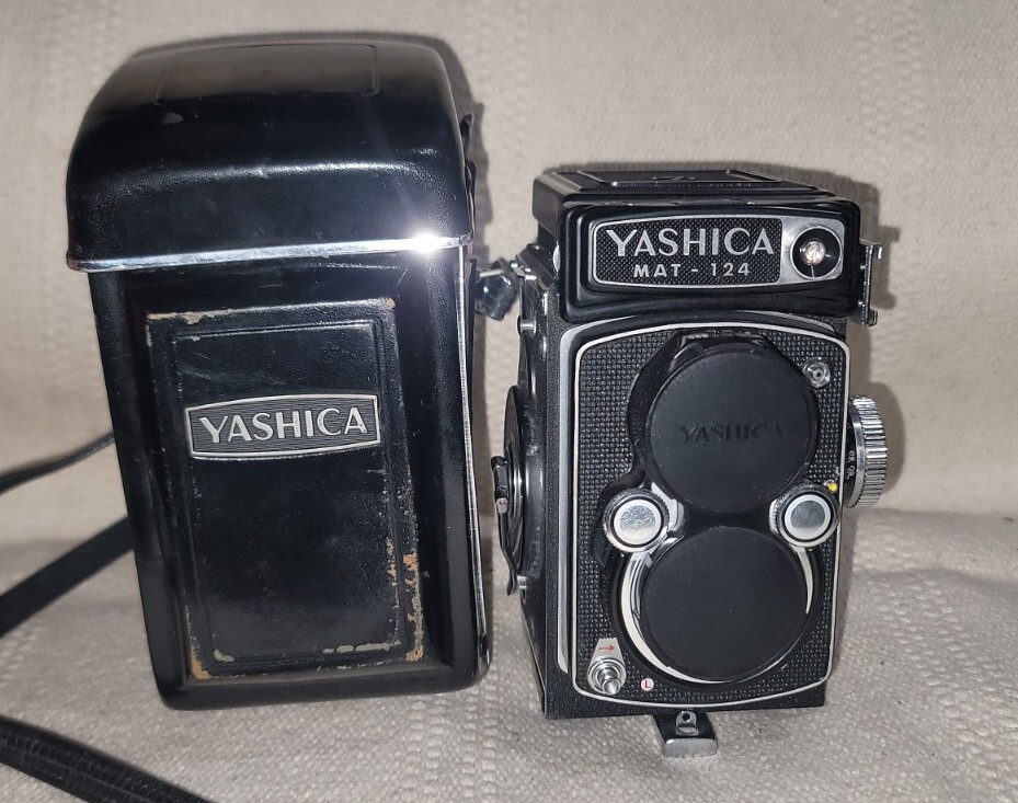 Vintage Yashica MAT 124 6X6 TLR Camera Dual Lens Original Case Exct