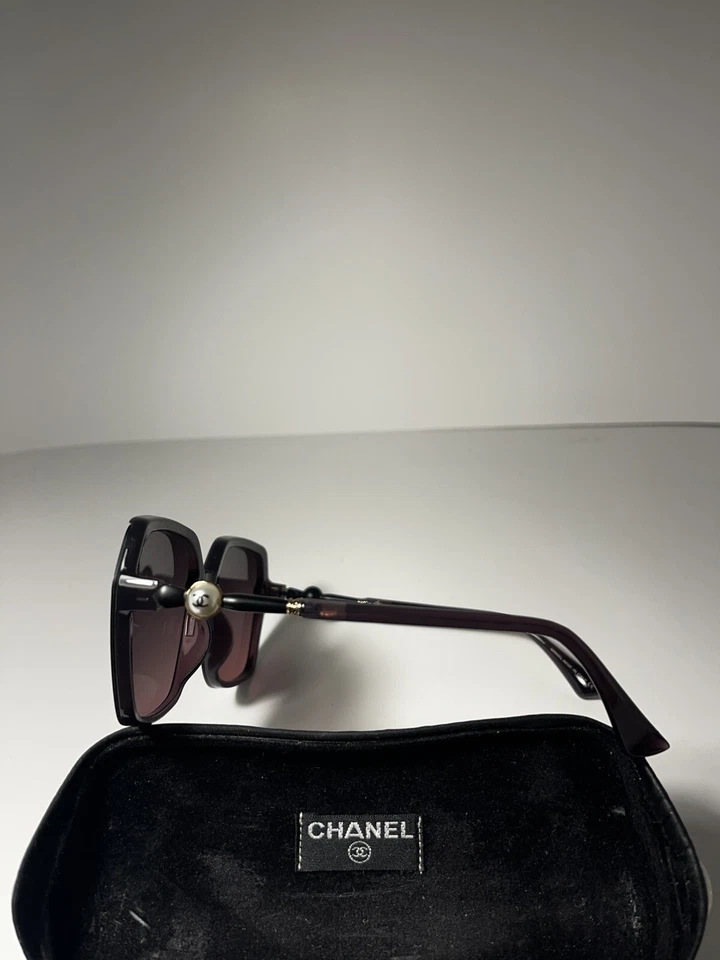 Óculos de sol CHANEL autêntico, preto fosco/roxo feito na Itália - Imagem 3 de 4