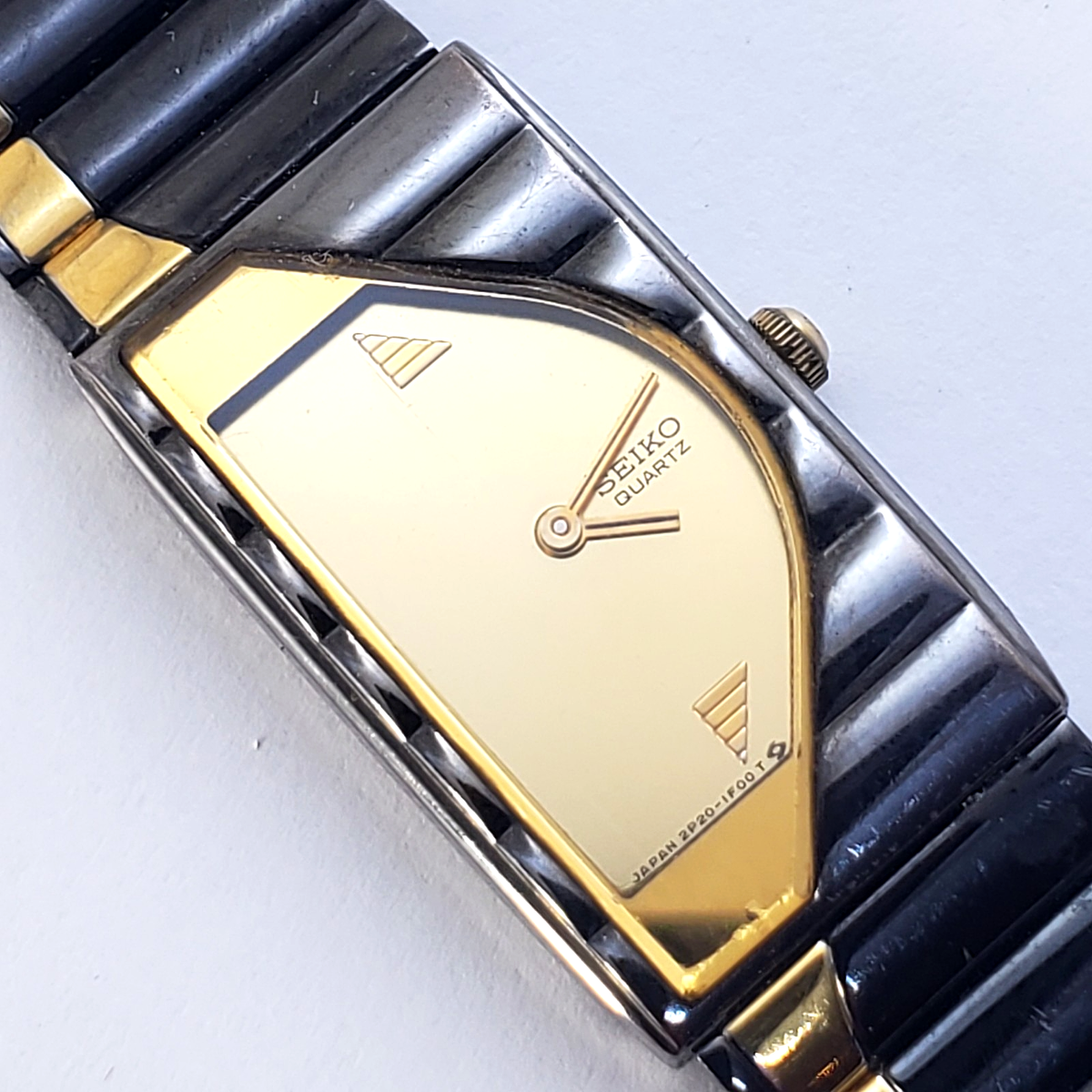 ✨SEIKO✨セイコー✨2P20-6140✨ゴールド文字盤✨腕時計✨ Seiko Half Moon Ladies Vin Two-Tone BLACK/GOLD Quartz Dress Watch