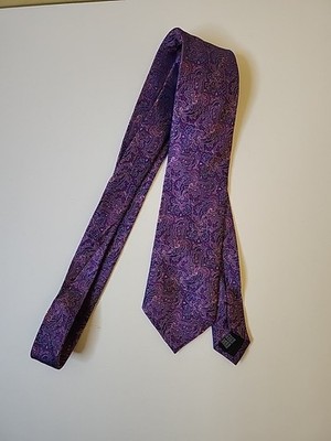 Cape Cod Neckwear Men's 100% Silk Tie Purple Paisley 3x59''