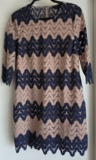 BCBGMAXAZRIA Mini Dress Size S Chevron Navy Beige 3/4 Sleeve Casual Classic