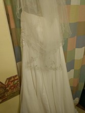Wedding dress never worn, with veil and storage box