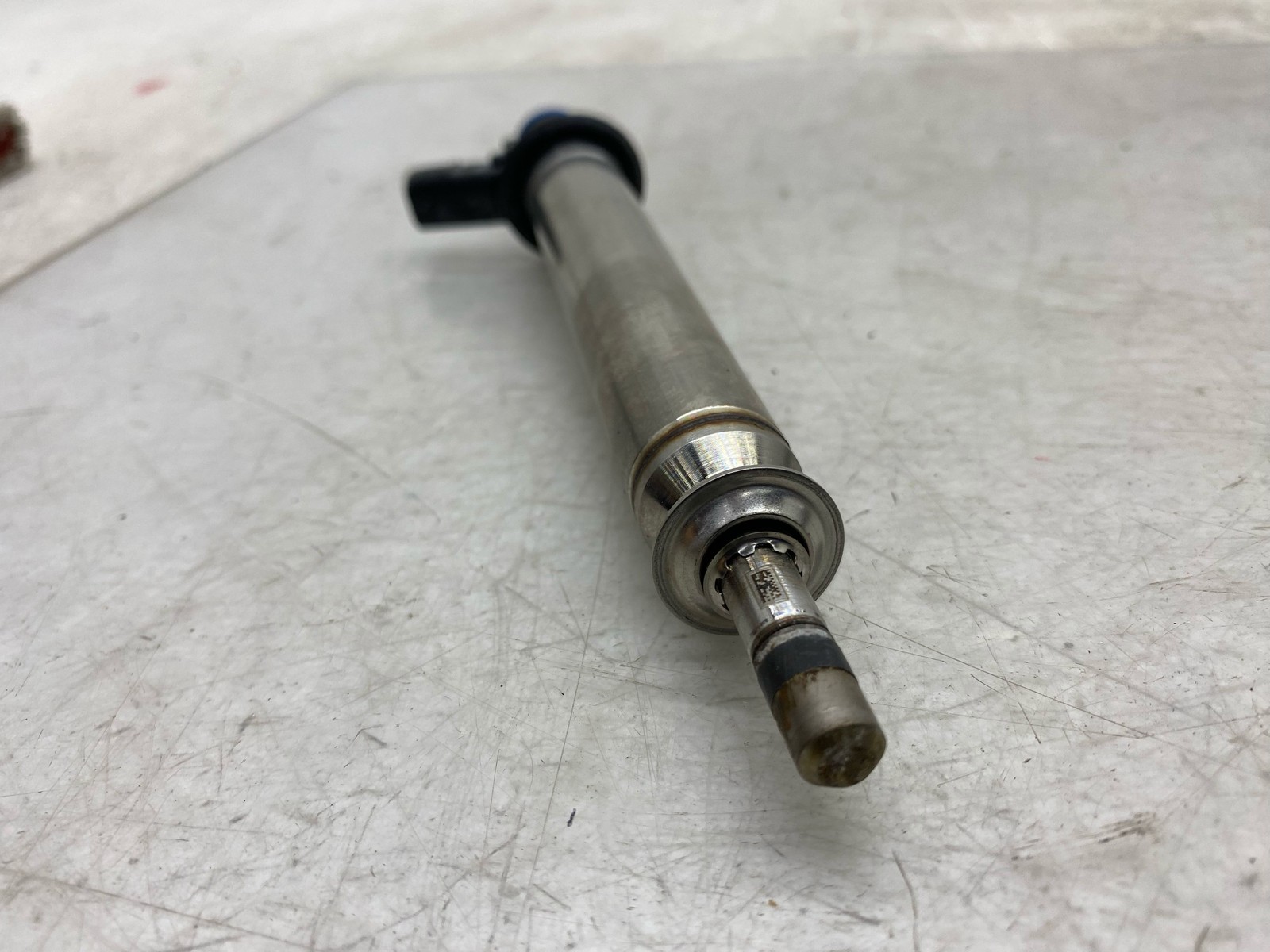 2020-2025 ASTON MARTIN DBX OEM 4.0L FUEL INJECTOR SET 8 PCS 2560705600