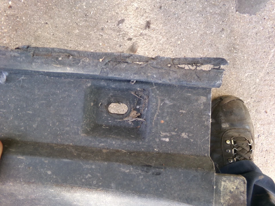 Panel basculante faldón lateral izquierdo A 1646900140 06-11 Mercedes Benz W164 ML350 ML500 Foto 3 de 4