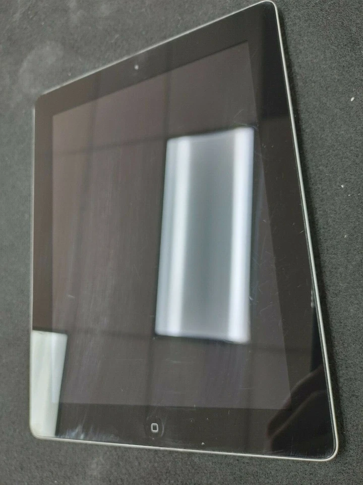 Apple IPAD 2 16GB Wi-Fi 9.7" Tableta - Negro A1395 MC960LL / Un - Imagen 2 de 3