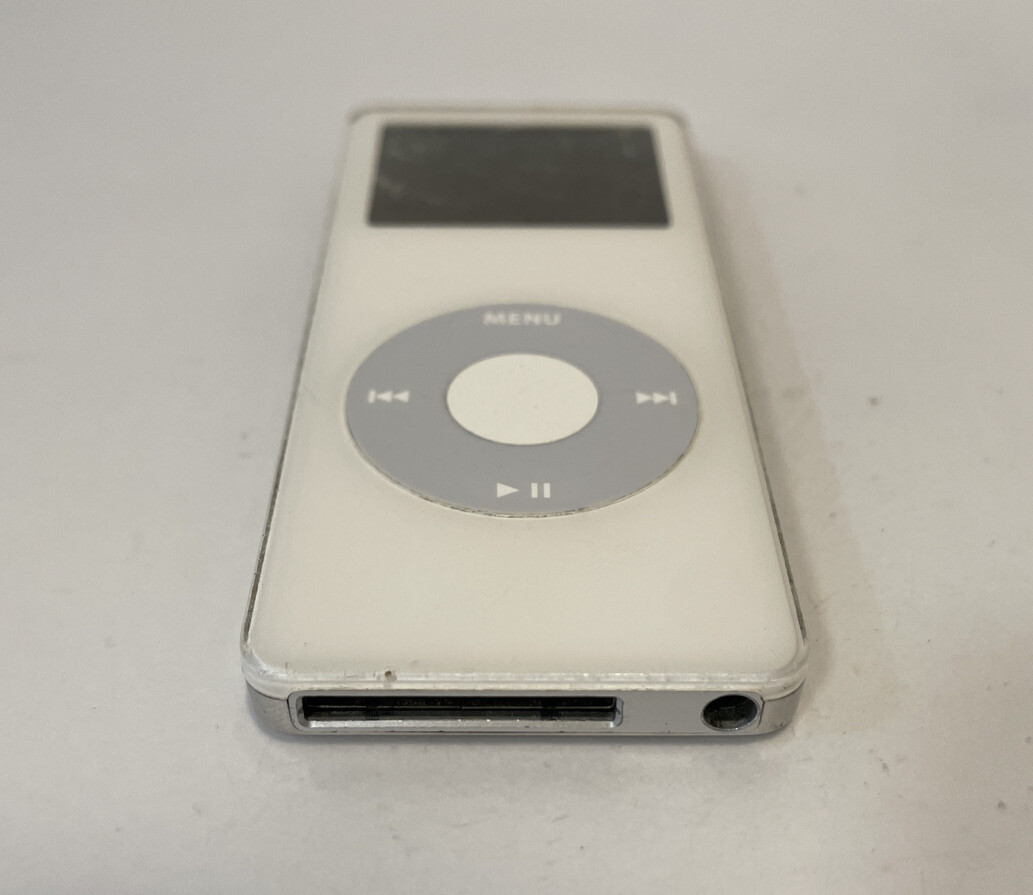 Apple iPod nano 1st Generation White (2 GB) Works Great