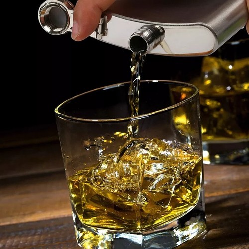 Frasco de cadera cosido de cuero de acero inoxidable 7 oz 210 ml con dos vasos de chupito S1 - Imagen 6 de 8