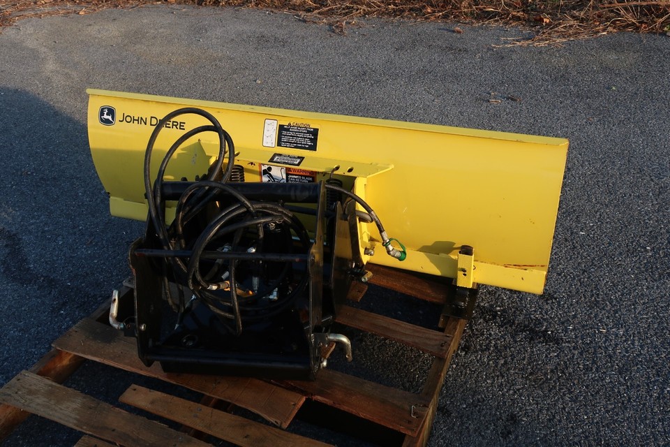 JOHN DEERE X495 X575 X595 X700 X720 TRACTOR FRONT QUICK HITCH SNOW PLOW