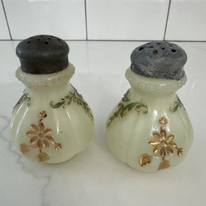 Pair Of Vintage Northwood Intaglio Custard Glass Salt & Pepper Shakers