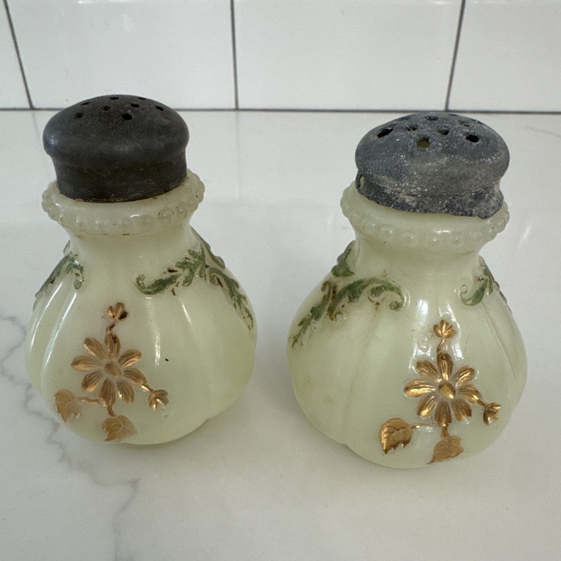 Pair Of Vintage Northwood Intaglio Custard Glass Salt & Pepper Shakers