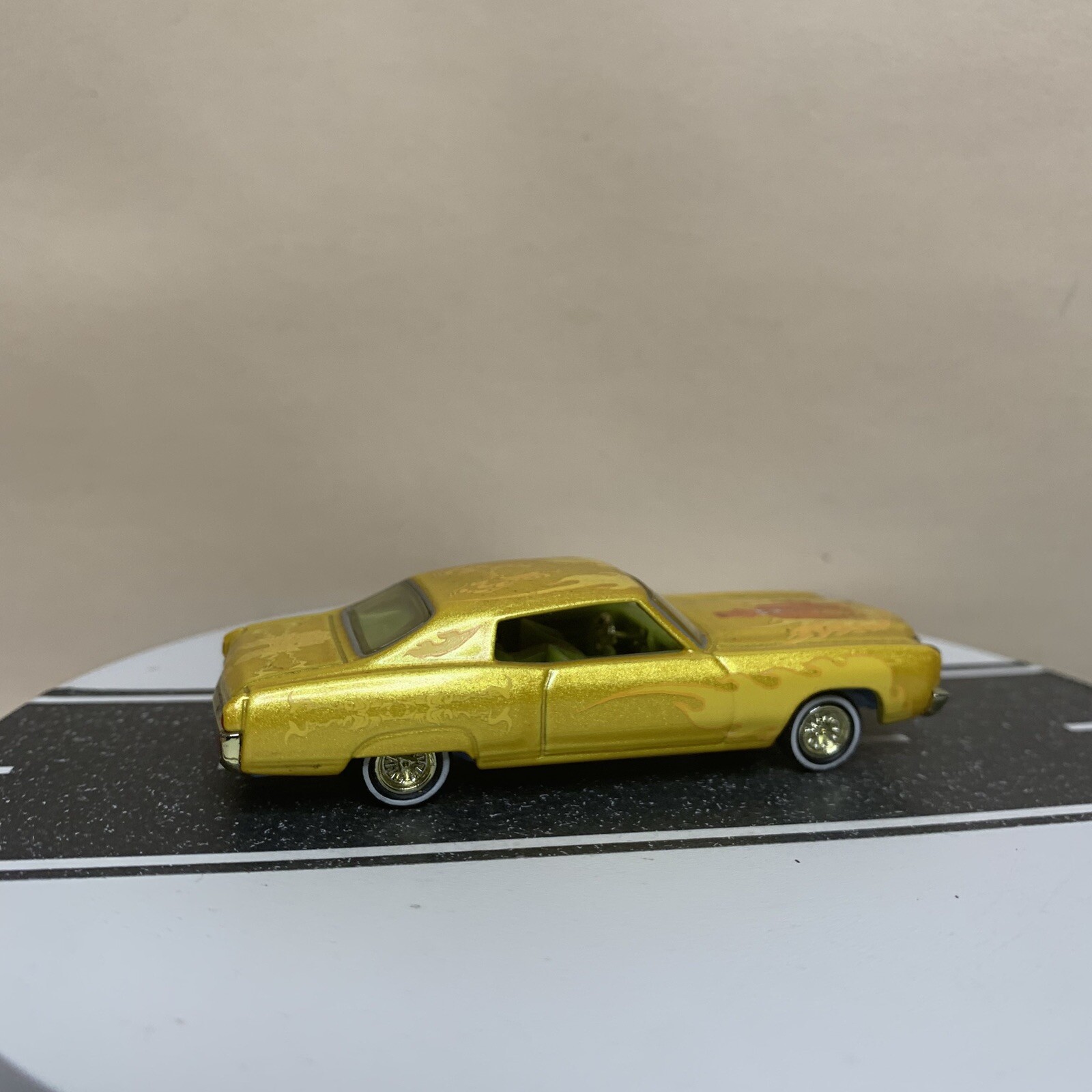 Hot Wheels Collectibles Lowrider Magazine '70 Chevy Monte Carlo Yellow GC As-is*