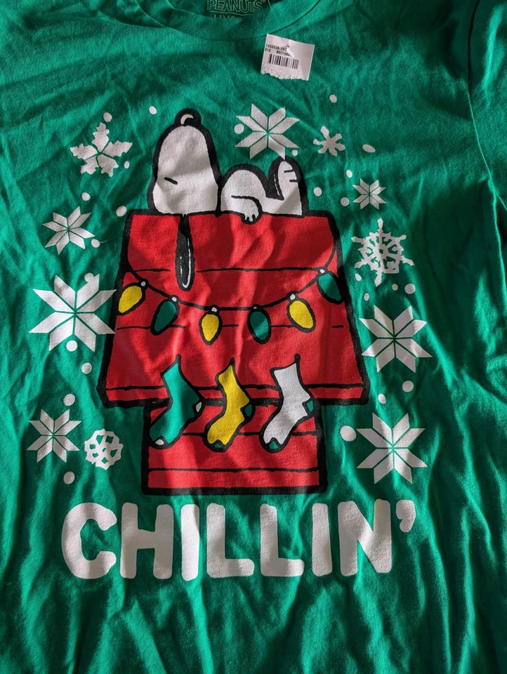 NUEVA Camiseta Peanuts Snoopy Navidad CHILLIN' Verde Niños o Niñas Talla Pequeña Foto 2 de 4