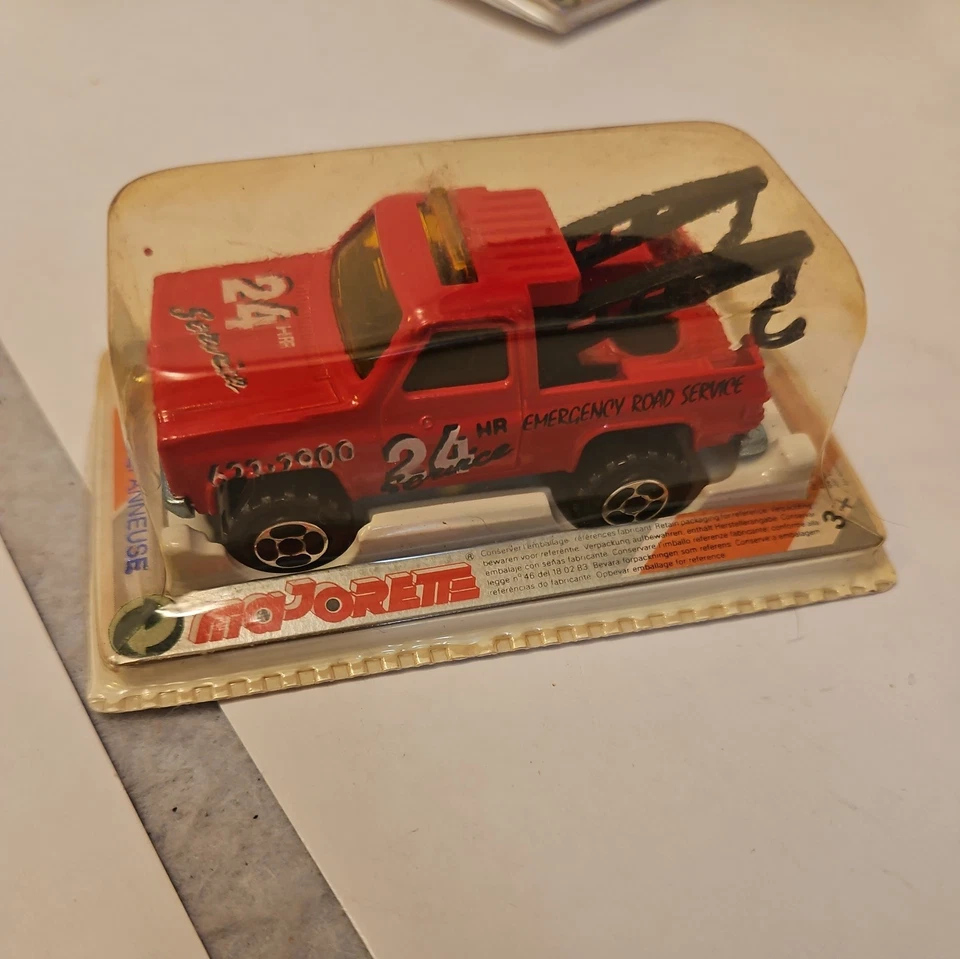 Camión de remolque Chevy fundido a presión Majorette #228/291 Depanneuse 24 horas servicio 1/62 vintage Foto 3 de 4