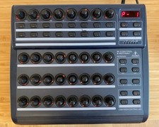 Behringer BCR2000 B-Control Rotary Midi Contr...