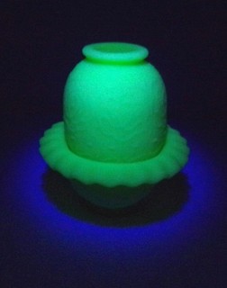 VINTAGE FENTON LIME GREEN SATIN PERSIAN MEDALLION 2 PC. FAIRY LAMP BEAIUTIFUL