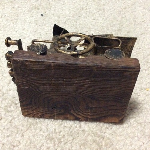 Train Locomotive sculpture ● Metal on wood base ● Circa 1970 ● Tramp-Art style - Picture 6 of 8