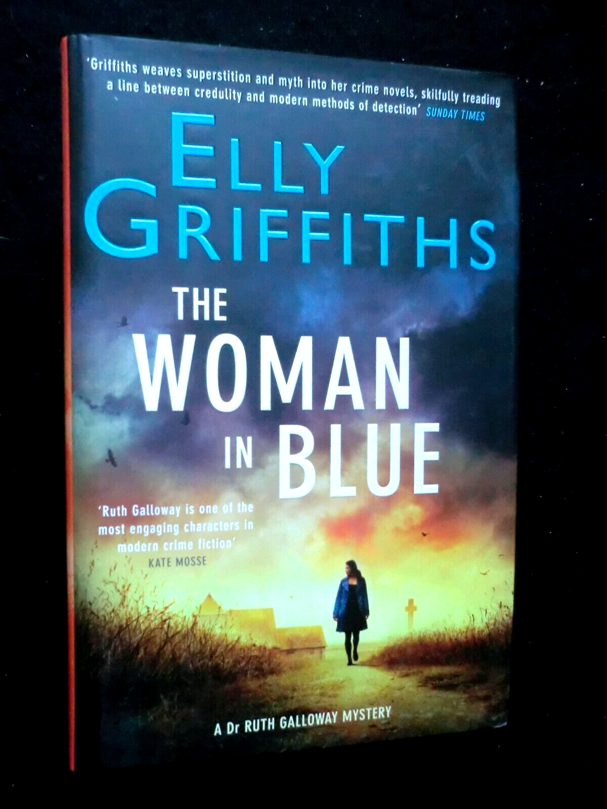 SIGNED; ELLY GRIFFITHS - The Woman in Blue (2016-1st) Dr Ruth Galloway
