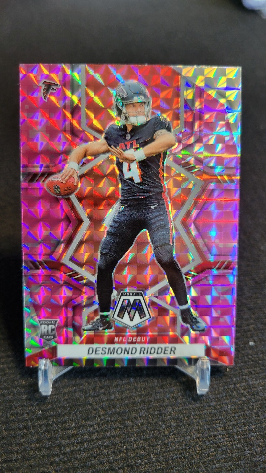 2022 Panini Mosaic Football Desmond Ridder #271 Rookie Pink Camo Falcons SP RC