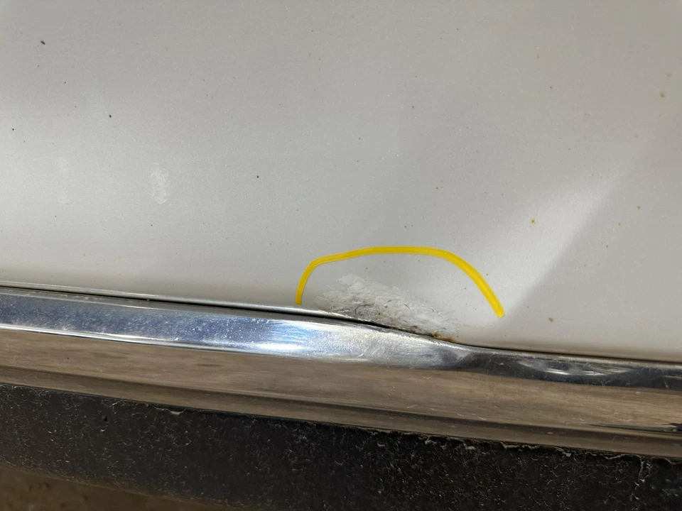 Used Rear Left Door Assembly Rear Side fits: 2013 Toyota Highlander Rear Left Gr - Image 4 of 4